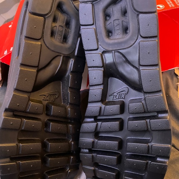 Nike air max new!! Triple black. Size 10 men - Picture 8 of 8